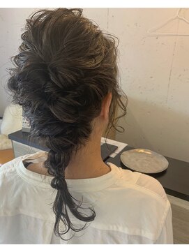 ヘアーデザイン リーム(Hair Design Rm.) ミニ 編みおろしアレンジ