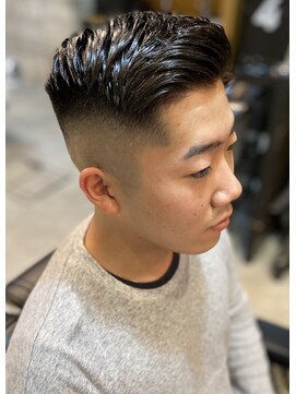 フランクスバーバー アンド ビアークラブ(FRANK'S BARBER and BEER CLUB) 七三オールバックスキンフェードカットげショートレイヤー