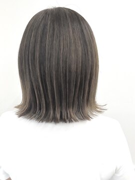 ネオリーブ クーロ(Neolive curro) おしゃれグレージュ×白髪ぼかしハイライト☆