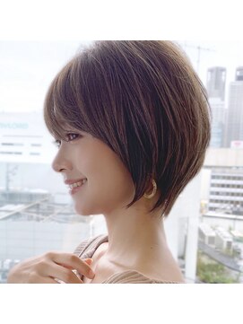 アフロート ルヴア(AFLOAT RUVUA) 《岩田莉奈》● 40代50代◎大人ナチュラルレイヤーショートボブ