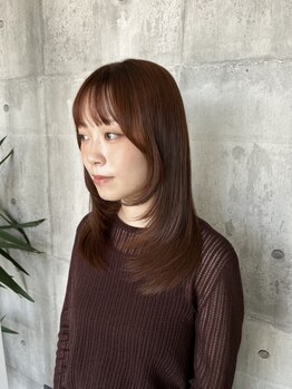 【顔周りのバランスを整えて小顔効果UP】いつもの髪に“顔周りカット”をして、垢抜け感をプラス☆