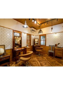 駐車場完備のアットホームなサロンで、開放感のある空間を楽しみながらリラックスしたひとときを。