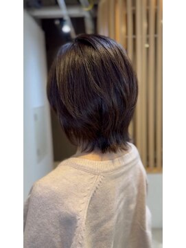 イゾラ(isola) 軽いのに広がらない、くびれショートレイヤー｜西千葉｜ショート