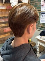 アットザコーナー(at the corner) ツーブロック ブラウンベージュ 刈り上げ 透明感カラー