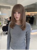ベージュ