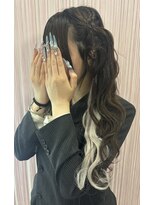 ベルグロー 北新地(BELLEGROW)&nbsp;巻き髪ハーフアップ｜梅田・北新地ヘアセット