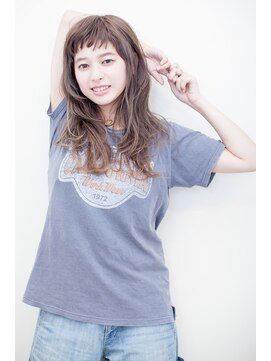 ルーシー ヘアデザインワークス(Lucy Hair Design Works) ショートバング×ハニーヘア