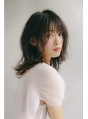 くびれレイヤーでスタイルアップ大人可愛いミディアムウルフヘア