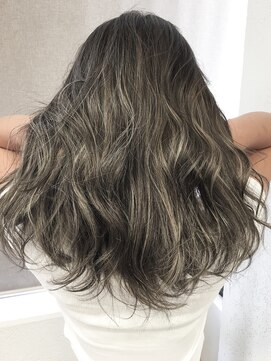 オリ(‘Oli) ３Dハイライト＿プラチナアッシュ