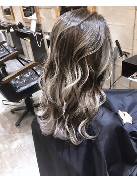 メリー(merry craftsman's factory) バレイヤージュ、ハイライトカラー、ローライト、かき上げヘア