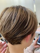 ペネロープ(Penelope)&nbsp;小顔ショート　ハイライト　ベージュ　YACHI