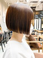 ミィ 浦和(mee)&nbsp;【mee.】ユウ　斜めバング　シルキーベージュ　グレージュカラー