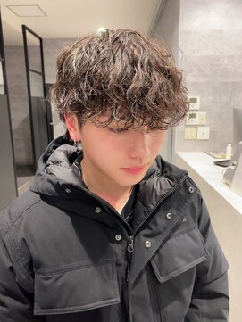 アンダーバーホワイト(_WHITE) 無造作パーマ