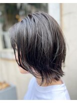 サーティーン(THIRTEEN)&nbsp;スタイリングしやすい♪軽めミディアム(^^)20代・30代