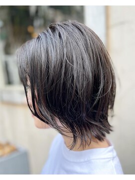 サーティーン(THIRTEEN) スタイリングしやすい♪軽めミディアム(^^)20代・30代