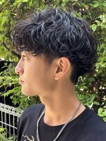 マグ カーネ バイ フィフス(Mag KANE by fifth) 波巻きパーマメンズマッシュセンターパートプードルパーマ学割