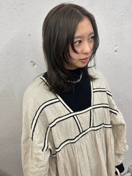 ソーソー(SoSo) 《SoSo》顔まわりレイヤー×オリーブカラー