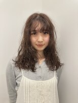 フィル(fil)&nbsp;セミロングパーマ／グレージュ