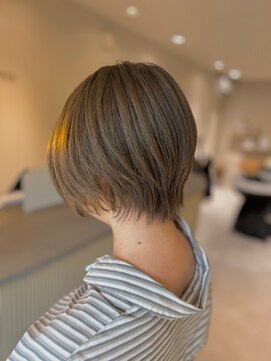 ソア(SOA) ショートボブ、グレージュ