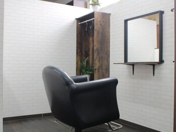 カガヤキ(KAGAYAKI)の写真/駐車場完備★大人のショートボブや白髪ぼかし,ビジネスマンの好印象スタイルなら《KAGAYAKI》にお任せ*