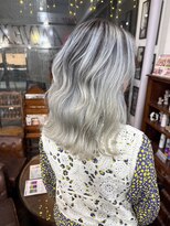 バイブアンドアネックス(VIBE & ANNEX)&nbsp;《momoka》バレイヤージュホワイトシルバー50代40代石川町横浜