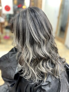 イエローコーン 横浜店(YELLOW CORN) 筋【横浜/ハイライトカラー/3Dカラー/ケアブリーチ】