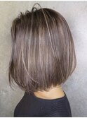 ストレートでかわいいボブ　ハイライトカラー
