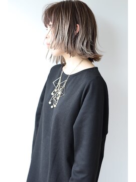 ホワイト(WHITE HAIR@NICOLA) ハイトーングラデーションカラー