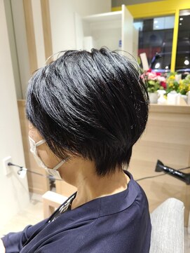 ヘアサロン R3 お手入れ簡単ショートヘアー3