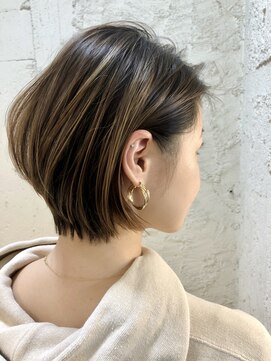 ペネロープ(Penelope) シルエット◎耳かけ前下がりボブ 担当 夕島