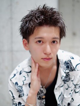 ライラ(Lyla) ソフトツイストスパイキーショート