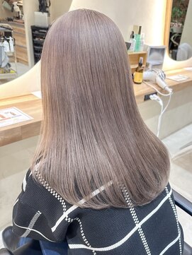 ヒビヲ(HIBIO) ハイトーンカラーミルクティーベージュピンクベージュ横浜西口