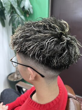 ヘアサロンナンバーワンクラブ上和田本店 ツイスト×ホワイトメッシュ