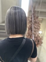アオゾラヘアー 本店(AOZORA HAIR) 切りっぱなしボブ×細めハイライト