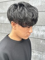 ヒュイル バイ ニアウ(Hwyl by Niau) メンズマッシュセンターパートスパイラルパーマニュアンスパーマ