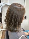 オリーブベージュ