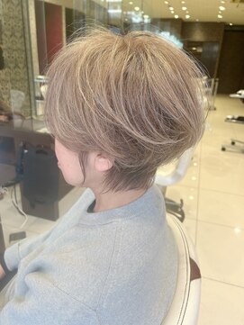 アース 栄店(HAIR&MAKE EARTH) earthショートレイヤーボブミルクティー丸みショートボブ