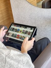 自分の世界へ没頭。全席タブレット