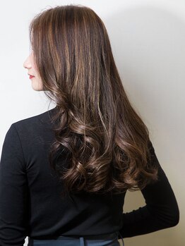 ユミヘアーデザインアンドクリニック(YUMI hair design&clinic)の写真/本物志向の大人女性も納得！ダメージレスと極上の艶&発色で若々しい印象に♪違いを実感してください☆