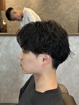 ザ クラン バイ ヘッドライト 仙台長町店(THE CLAN by HEADLIGHT) 【やり過ぎない自然な質感】センターパート×シャドウパーマ
