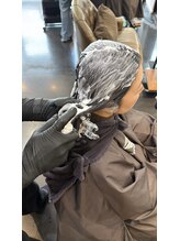 カラー後の痒み・ニオイを劇的軽減！【残留物分解・除去】でダメージ原因を根本からリセット！
