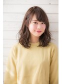 小顔斜めバング＆厚めバングのマーメイドアッシュハニーヘア