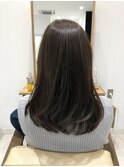 ツヤ感重視！アッシュベージュでキレイにトーンダウン