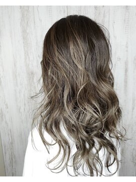 サネリ(Saneli) ひかえめバレイヤージュ