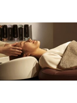 《個室完備＊頭からリフレッシュ♪》お湯を掛け流すことで髪・頭皮の状態を整える『頭浸浴』もおすすめ！