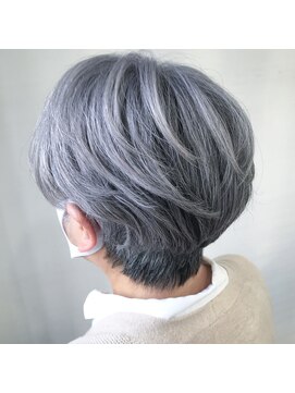 アトリエファゴ ハナミズキ店 綺麗なグレイヘアを育てる