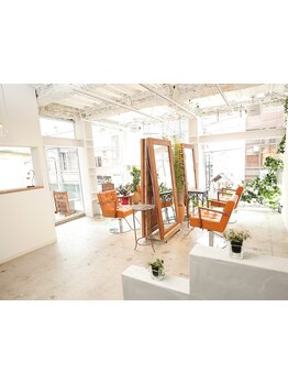 【21時まで営業】都会の喧騒の中にある癒しサロン【Roji】♪隠れ家のような空間で気軽にお悩み相談◎