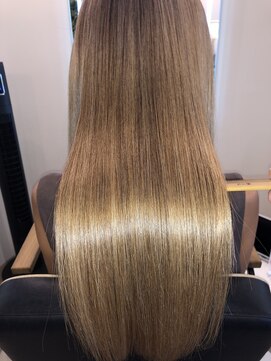 アールサロン アオヤマ(Rr SALON AOYAMA) プラチナミネコラ