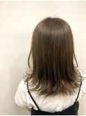 オリーブベージュ