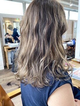 アクトゥス(AEQUITAS) エモージュハイライトミディ